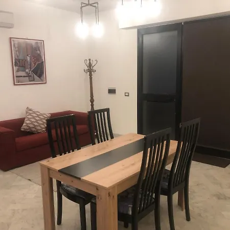 Hipponion Apartment *