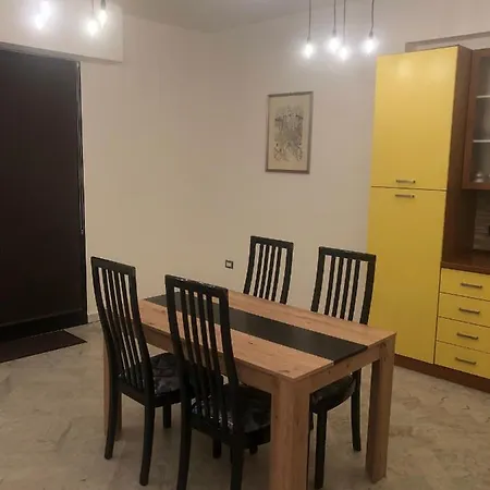 Hipponion Apartment *